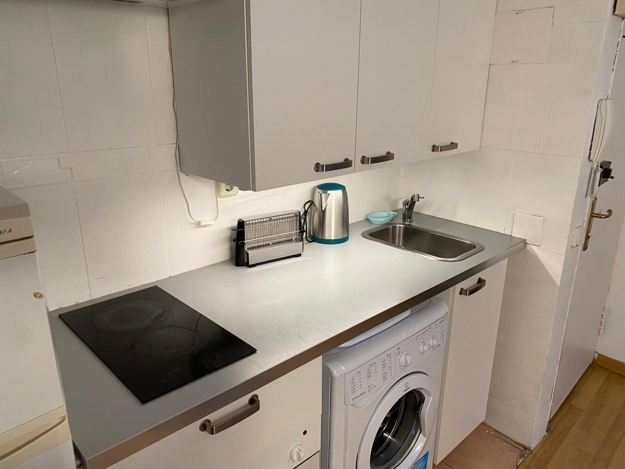 San Bernabe, Apartamento Para 2 En Las Vistillas Junto A Metro Puerta De Toledo 马德里 外观 照片